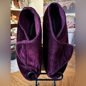 TENDER TOOTSIES Pure Comfort Adjustable Top Velcro Closure Sturdy Soles